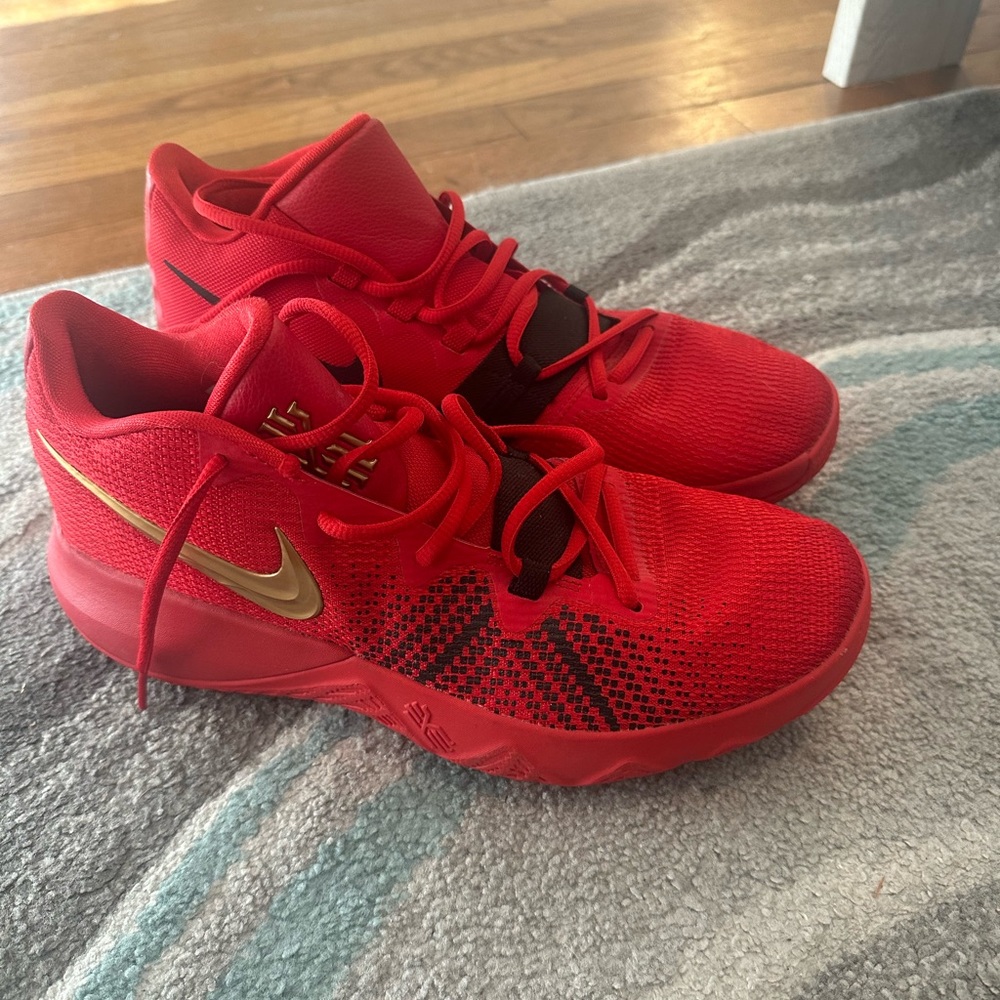Nike kyrie Flytrap- university red